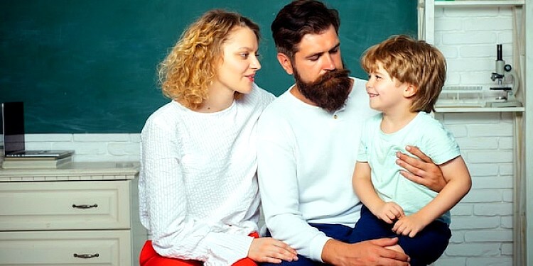 You are currently viewing Pourquoi mon fils de 3 ans ne veut que son père ?