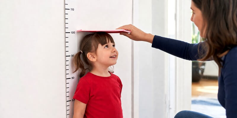 Mesurer un enfant de 3 ans